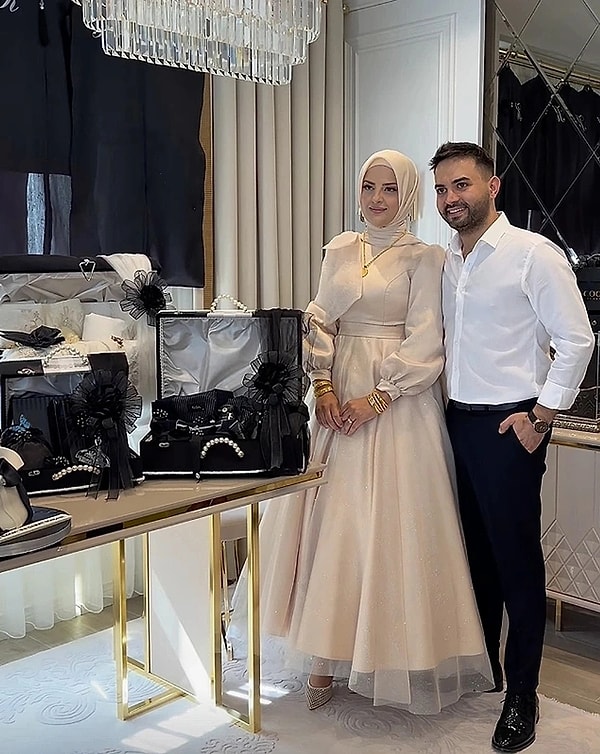 Nişan sürecinde tam 500 bin TL harcadığını açıklamış, bu gösterişli organizasyon bir kesimden eleştiri almıştı.