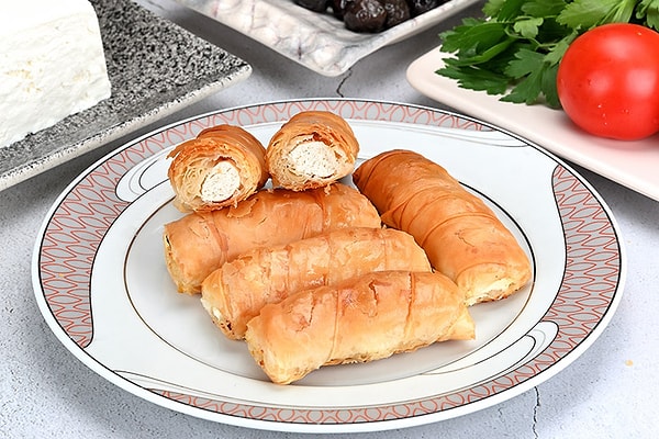 2. Lor Peynirli Mini Börekler ve Zeytinli Galeta