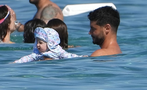 Bilenler bilir; Çeşme, Bodrum ve Alaçatı her yaz ünlülerin vazgeçilmez rotası.
