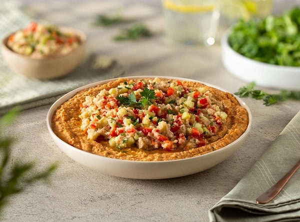 2. Közlenmiş Kırmızı Biberli Kremalı Humus Kasesi