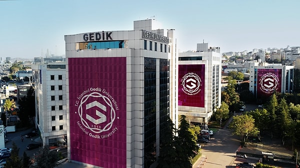 Bunlar Gedik Üniversitesi ile yaşayacağın ayrıcalıklardan sadece birkaçı. Daha fazla "Gedik Farkı" ile tanışmabilmen için seni kampüsümüze bekliyoruz!