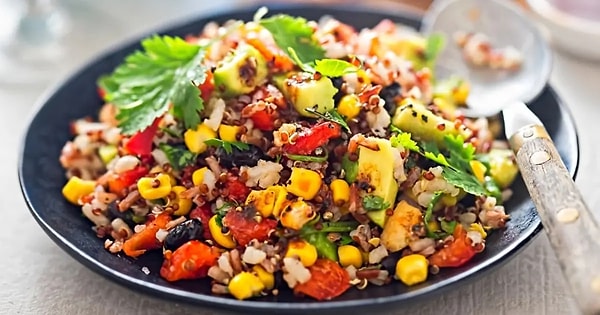 Soğuk sebzeli kinoa salatası!