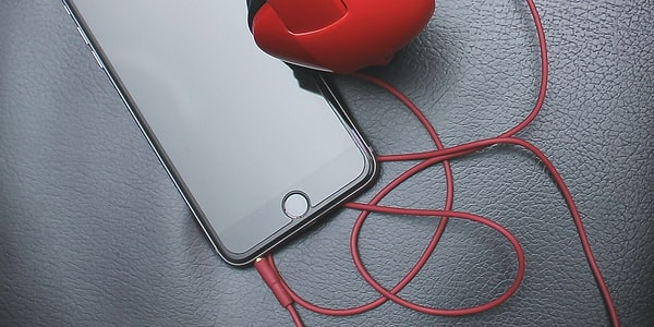 Telefonları inceltelim derken jak gözden çıktı.
