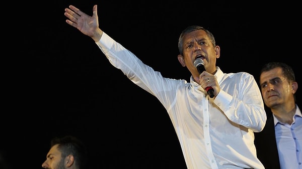 CHP Genel Başkanı Özgür Özel, Antalya mitinginde söz konusu kişi hakkında iddialarda bulundu.