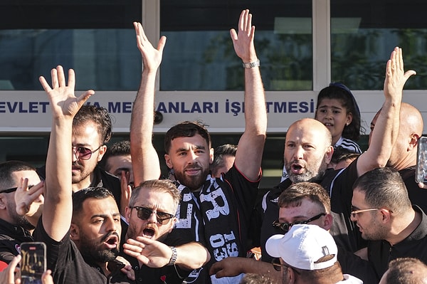 Orkun Kökçü'nün çektirdiği üçlü ve coşkusu Beşiktaş taraftarını bir kez daha mest etmeyi başardı.