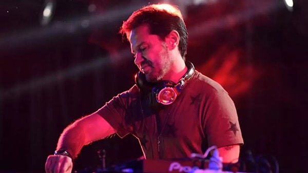 Dolandırıcıların hedefindeki isim bu kez ünlü dj ve aranjör Ozan Doğulu oldu. Ozan Doğulu sahte reklama inanarak dolandırıldı.