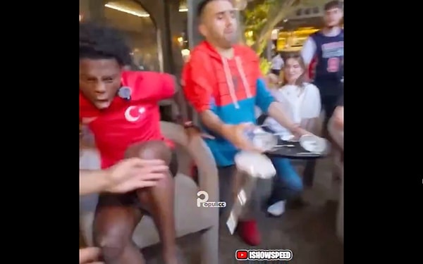 Speed, kendisi gibi dünyada büyük bir üne sahip olan CZN Burak'la da bir araya geldi.