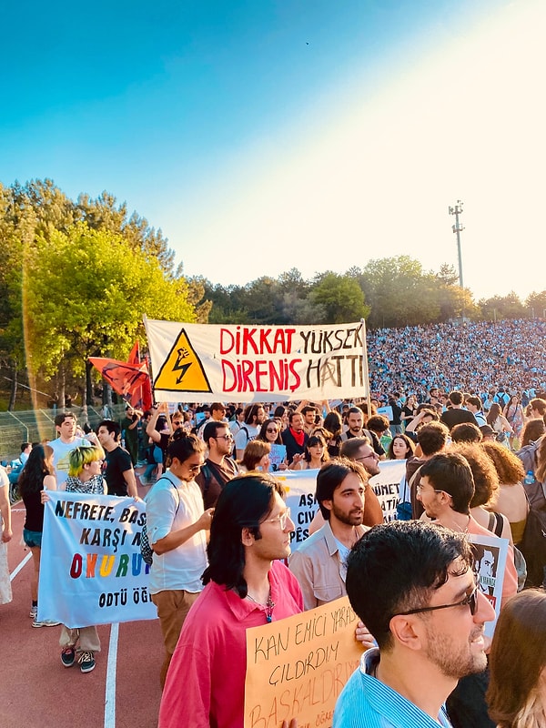 1. İşte o pankartlardan bazıları...
