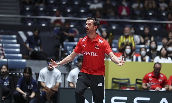 Daniele Santarelli yaptığı açıklamada oyunculara kızgın olmadığını da dile getirdi.
