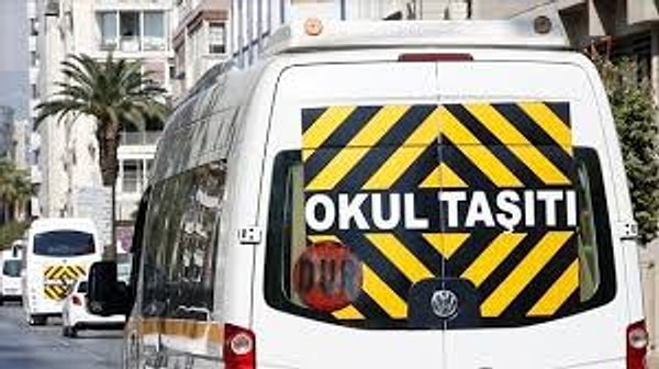 Topluma taşıma ile okul servislerinde güvenlik ve tedbiri artırmayı hedefleyen yeni düzenleme bugün devreye girdi.