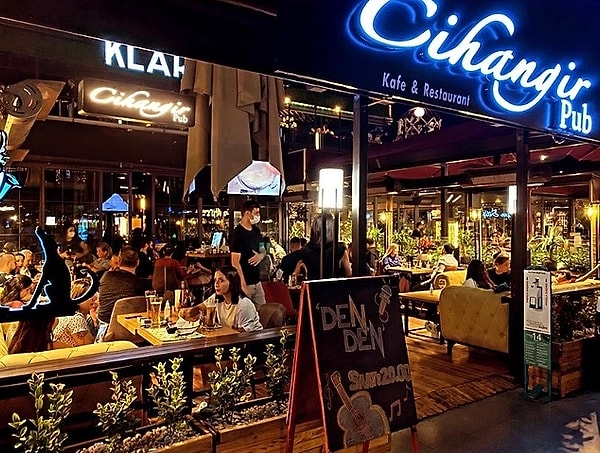 14. Cihangir Pub