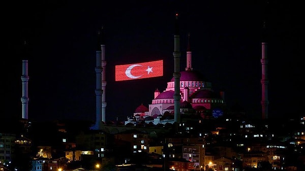 Bu gece de camilerden sela okunacak.