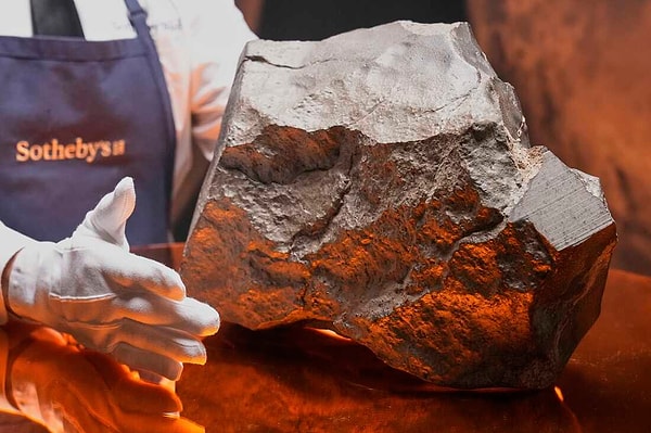 25 kilogramlık taş, 5.3 milyon dolara alıcı buldu.