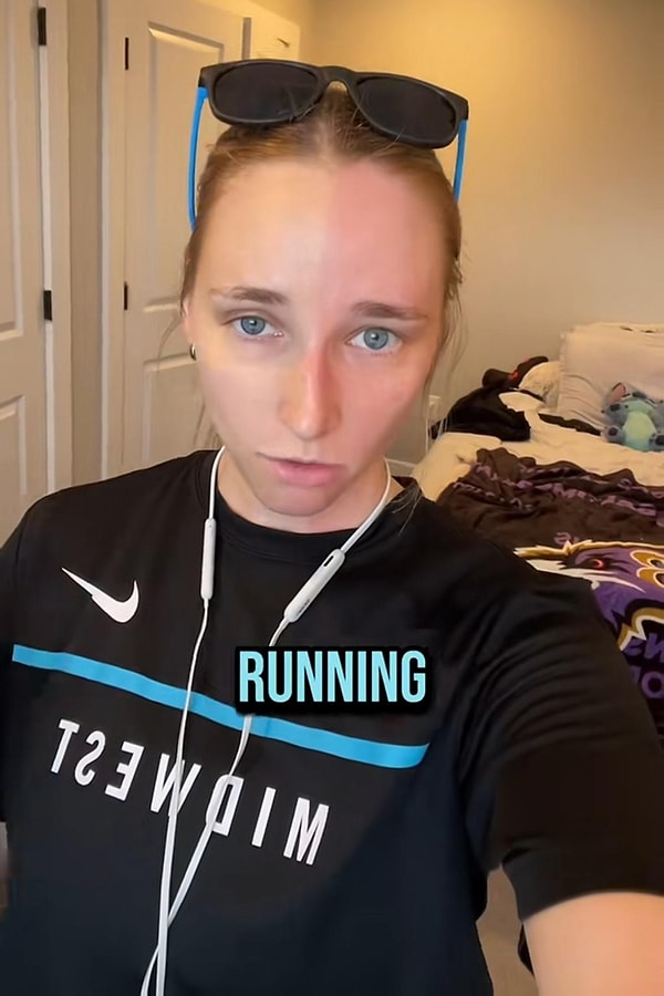 ABD’nin Baltimore kentinde yaşayan 26 yaşındaki fizyoterapist Sydney Patrice, TikTok’ta paylaştığı videoda egzersiz yaptığında sadece yüzünün bir yarısının kızarıp terlediğini, diğer yarısının ise tamamen soluk ve kuru kaldığını anlattı.