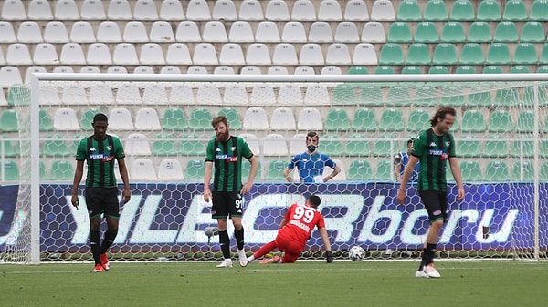 Bir zamanlar Süper Lig'in önemli renklerinden olan Denizlispor kabus gibi bir dönem yaşıyor.