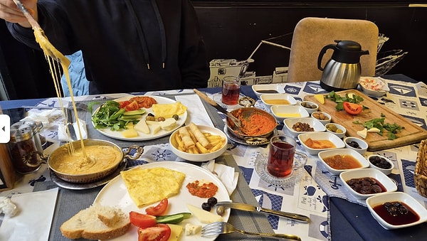1. Hamzaoğlu Akçaabat Köfte & Balık & Kahvaltı Salonu