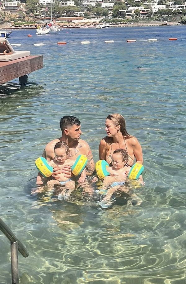 Hal böyleyken yaz aylarının gelişiyle birlikte ünlülerin tatil kaçamakları da hız kesmeden devam ediyor.