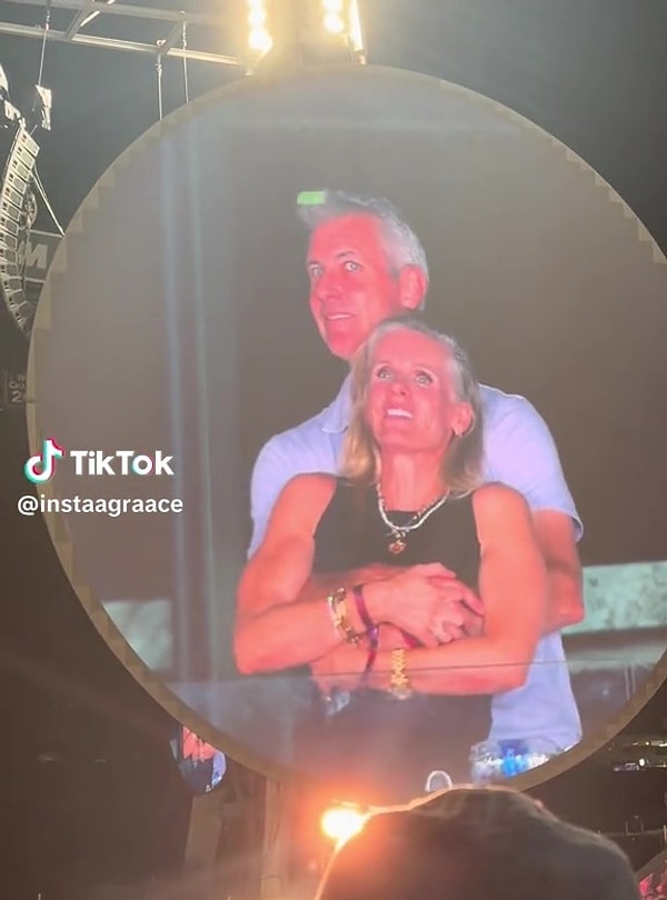 Boston’daki bir Coldplay konserinde binlerce kişinin önünde "utanç verici" bir an yaşandı.