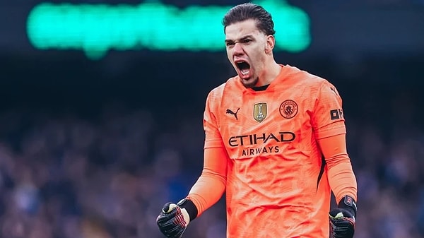 Birinci kaleci arayışlarına devam eden Galatasaray Brezilyalı file bekçisi Ederson ile teması kurdu.