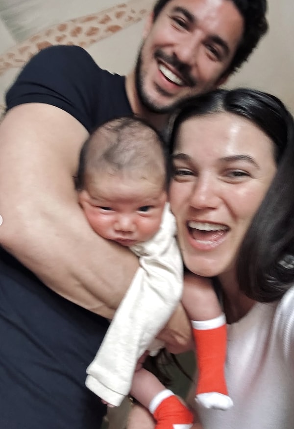 İsmini Pınar Deniz’in dedesinden alan minik Fikret Hakan’ın yüzü ise ilk kez Babalar Günü’nde Pınar Deniz’in yaptığı paylaşımla görülmüştü.
