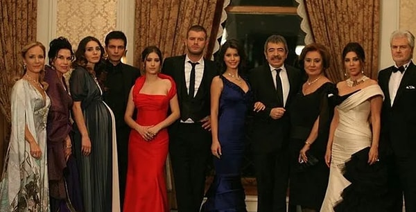 Yıllar geçse de etkisi geçmeyen bir dizi varsa, o da kesinlikle Aşk-ı Memnu!