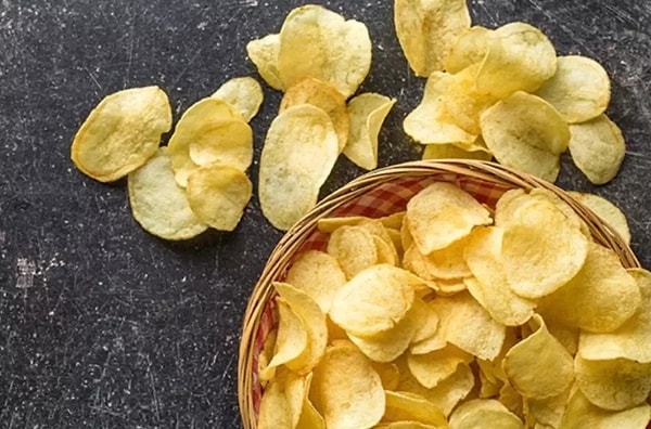 Cips her ne kadar vazgeçilmez abur cuburlardan biri olsa da sağlığa zararı bir o kadar fazla.