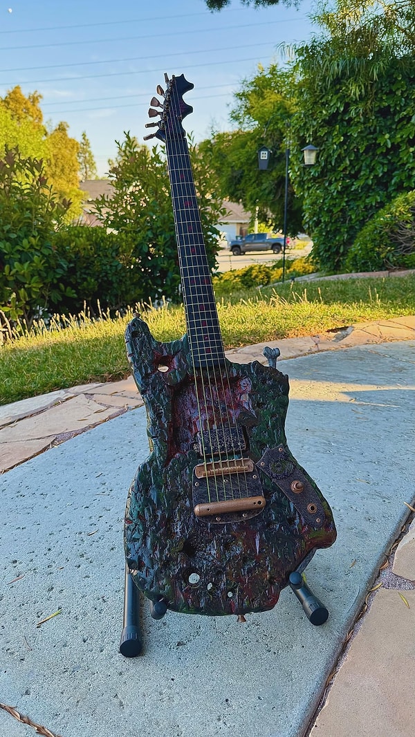 7. Zombi gitar