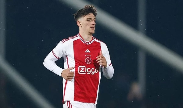 Ajax genç yaşta Trabzonspor'dan önemli bir bedelle Ahmetcan'ı kadrosuna kattı.