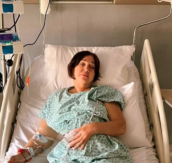 Nazan Öncel'in yeniden apar topar hastaneye kaldırıldığı öğrenildi.