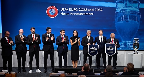 İtalya'nın statları eski ve yetersiz olarak UEFA tarafından raporlandı. Tek bir stat UEFA'dan geçer not almayı başardı.