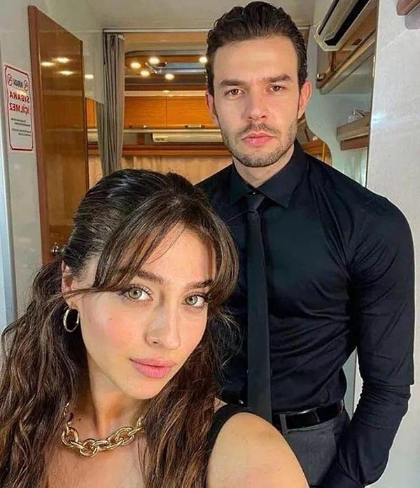 De todos modos, la pareja dejó abierta la posibilidad de una reconciliación al mantener fotos de ellos juntos en sus perfiles durante mucho tiempo.