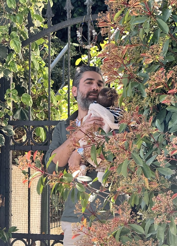 Ancak 5 aylık olan minik Aziz’in yüzünü henüz kimse göremedi.