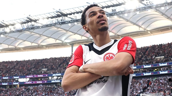 Eintracht Frankfurt’un son yıldız gölcüsü ise Hugo Ekitike oldu.