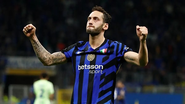 Hakan Çalhanoğlu transfer sezonunun başında Galatasaray'a çok yakındı ama işler artık tamamen değişti.