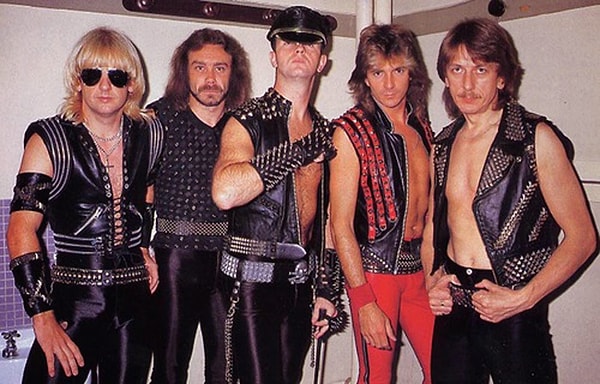 Deri ve çivinin metal müziğin üniformasına dönüşmesinin sebebi: Judas Priest!