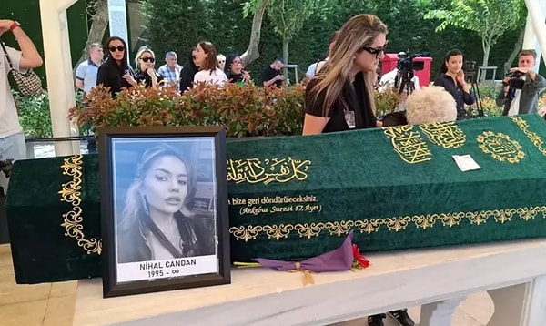 Nihal’in çocukluk fotoğrafları, videoları ve anılarıyla dolu paylaşımlar yapan Candan, geçtiğimiz günlerde şoke eden cümleler sarf etmişti.