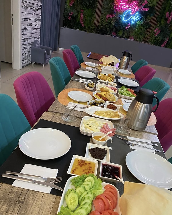 8. Family Cafe