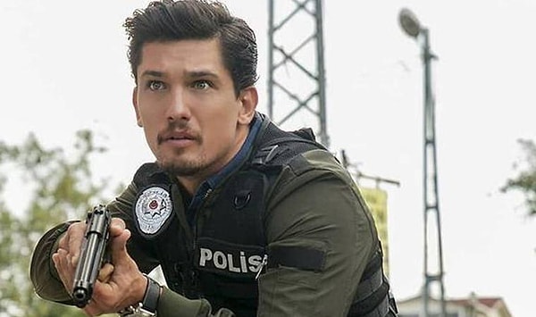 Kanal D ekranlarının uzun soluklu efsane dizisi Arka Sokaklar’ı mutlaka izlemişsinizdir.