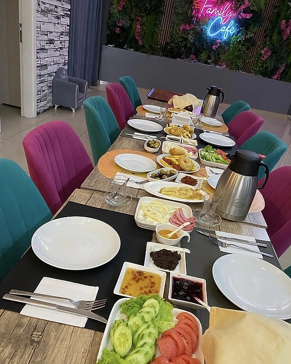 8. Family Cafe