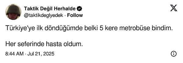 Derken, metrobüsün büyüsüne kapılmış biri...👇