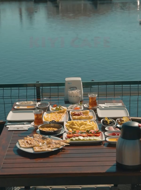 Kıyı Cafe