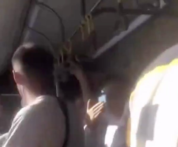 İstanbul’da toplu taşımanın bel kemiği olan metrobüste yaşanan bir tartışma gündemde.