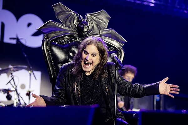 Dünya rock müzik tarihine adını yazdırmayı başaran Ozzy Osbourne’dan kötü haber geldi.