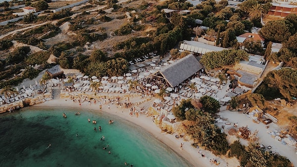 1. The Beach of Momo