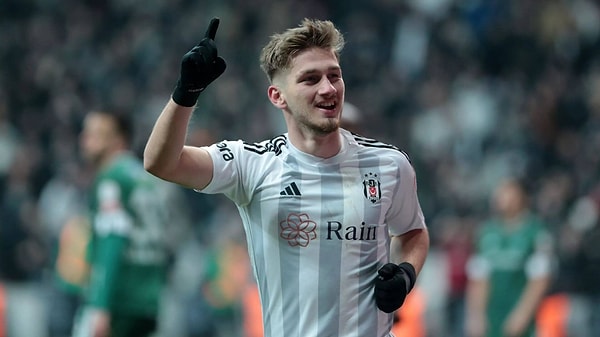 Beşiktaş iki sezondur kötü giderken öne çıkan en önemli isimlerin başında Semih geliyordu.