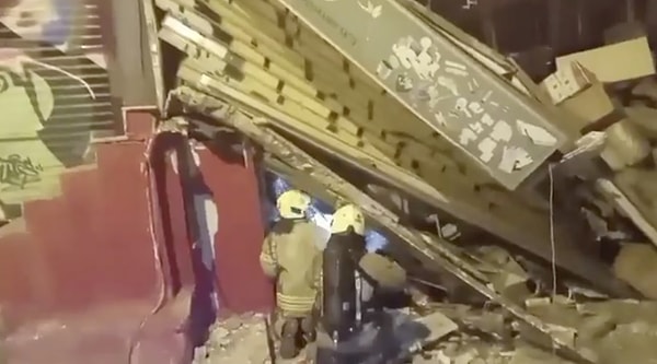 Beyoğlu'nda duyulan bir patlama sesinin ardından bölgeye itfaiye ekipleri sevk edildi.