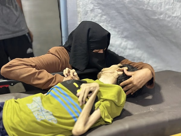 Günde en az 10 kişi Gazze'de açlıktan ölüyor. Sınır Tanımayan Doktorlar, acil ateşkes çağrısını yineledi.