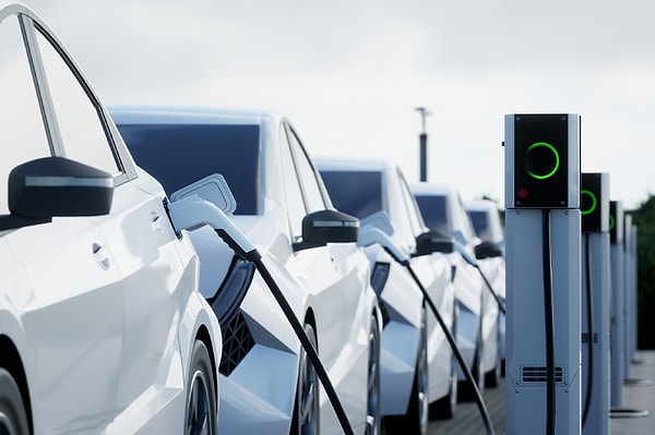 Elektrikli otomobillerde yeni dönem başladı: ÖTV oranları Resmi Gazete'de yayımlanan karar ile değişti!
