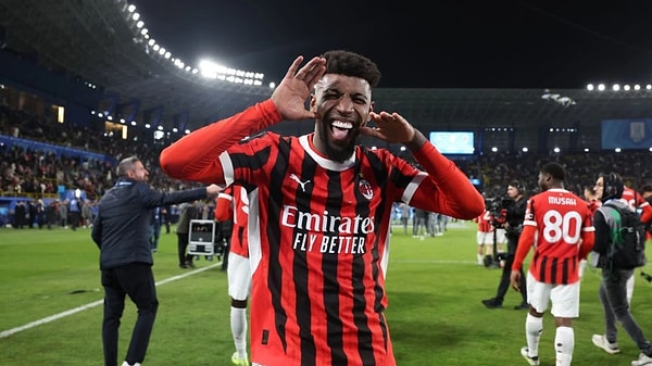 Beşiktaş, Osayi Samuel ve Kyle Walker-Peters transferinden sonra Emerson Royal'i gündemine aldı.