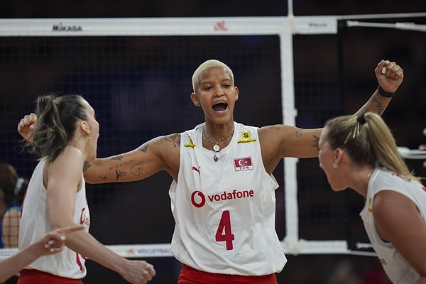 FIVB Milletler Ligi (VNL) çeyrek final maçında Japonya, Türkiye'yi 3-2 yendi.